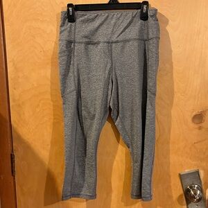 Women's Heather Gray Capri leggings
